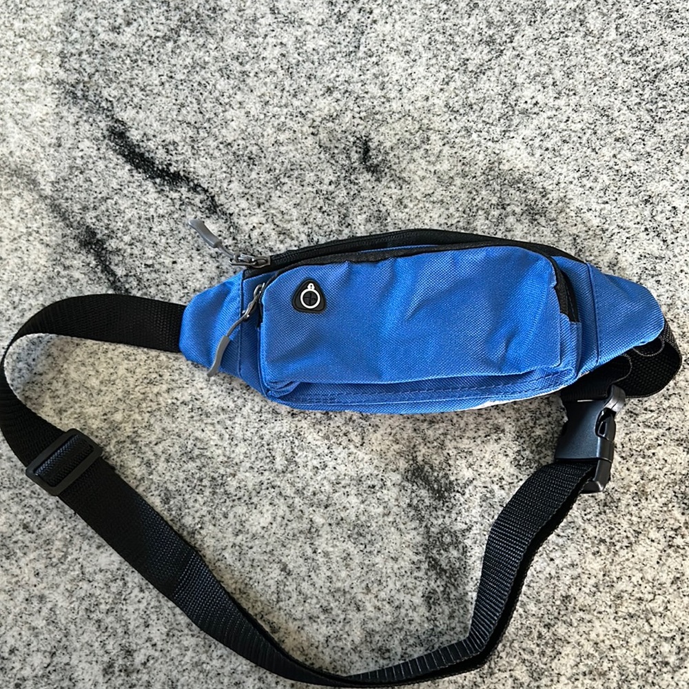 NEVER BEEN USED adjustable blue sport belt bag
